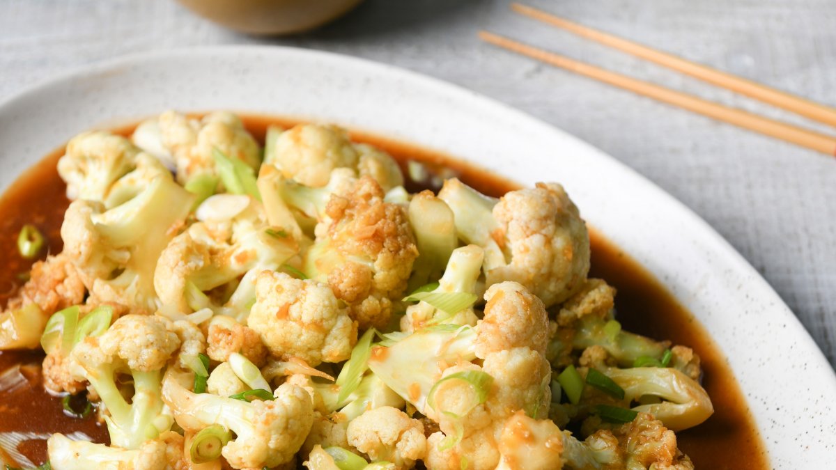 Braised Cauliflower with Oyster Sauce by Ken Hom